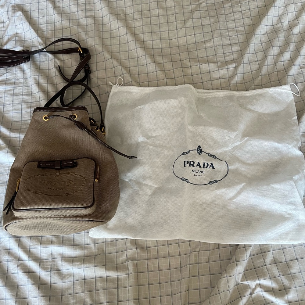 Prada bucket bag - Picture 2 of 6
